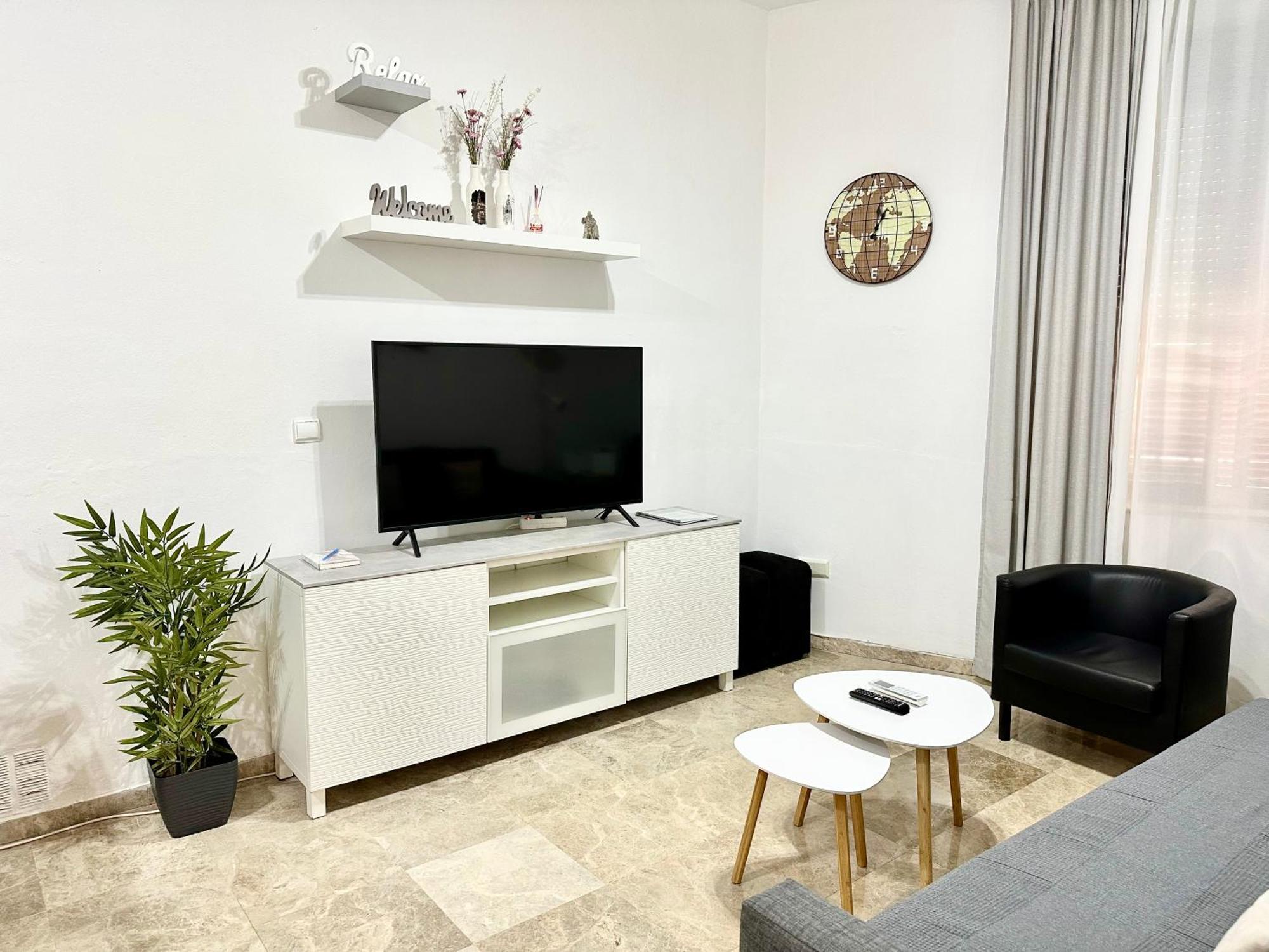 Apartamento Acogedor Y Moderno En Pleno Centro De Sevilla Con Parking Gratis Luaran gambar
